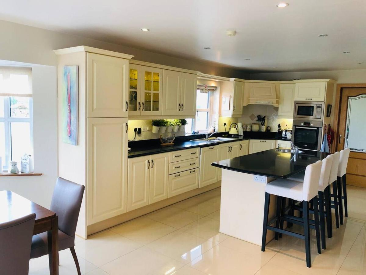Connemara. 3 Bedroom, 8 Bed, Holiday Home Galway Ngoại thất bức ảnh
