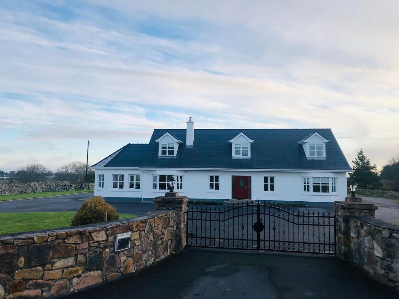 Connemara. 3 Bedroom, 8 Bed, Holiday Home Galway Ngoại thất bức ảnh