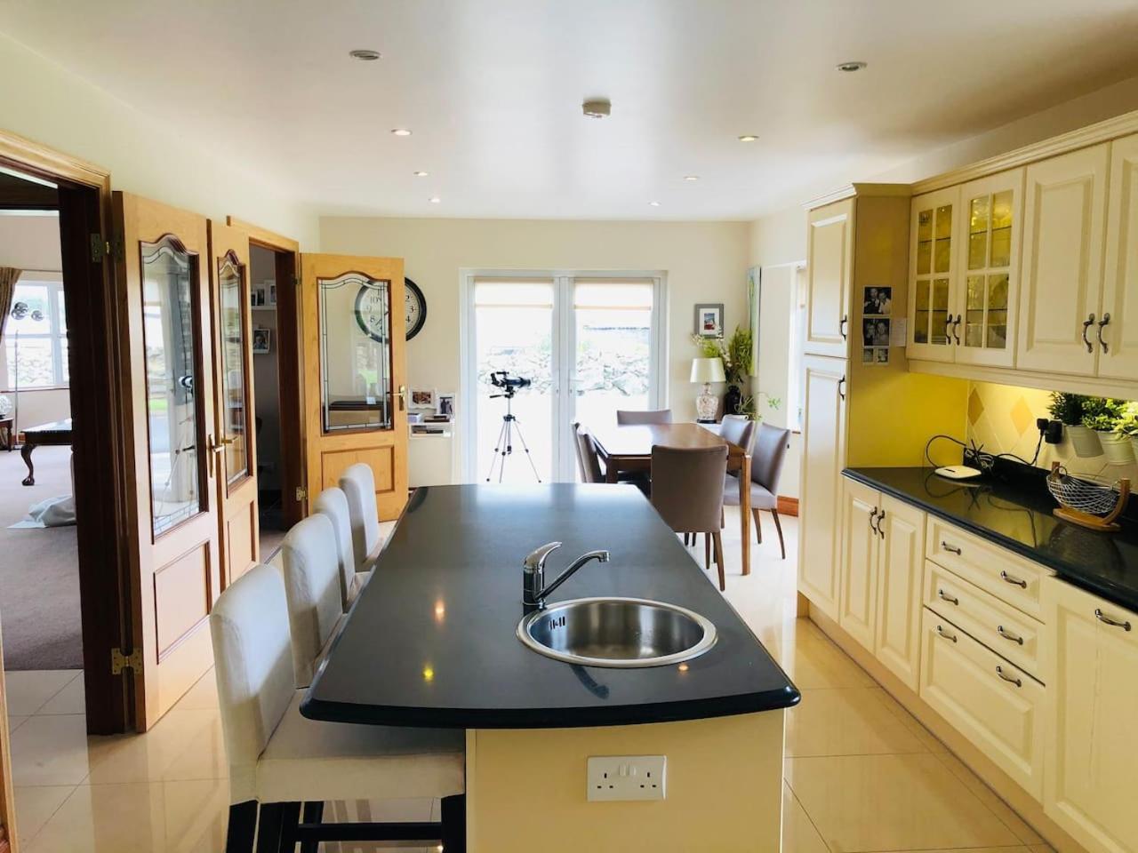 Connemara. 3 Bedroom, 8 Bed, Holiday Home Galway Ngoại thất bức ảnh