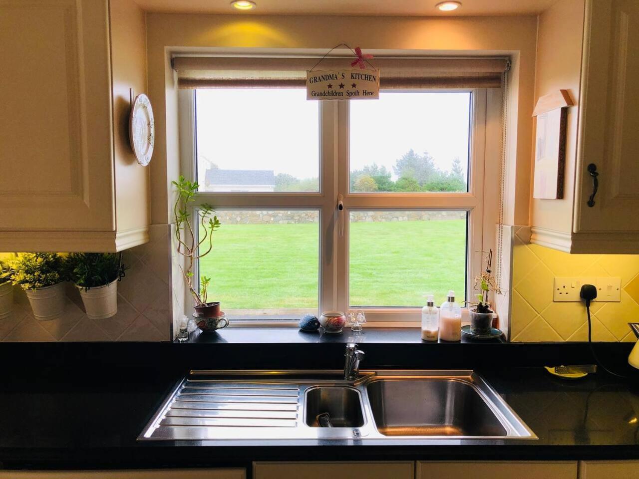 Connemara. 3 Bedroom, 8 Bed, Holiday Home Galway Ngoại thất bức ảnh