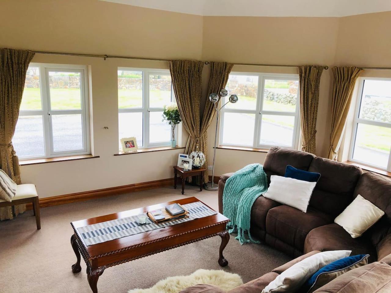 Connemara. 3 Bedroom, 8 Bed, Holiday Home Galway Ngoại thất bức ảnh