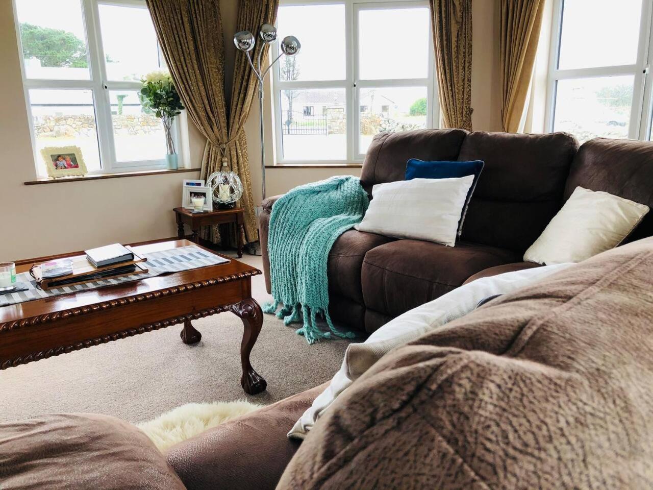 Connemara. 3 Bedroom, 8 Bed, Holiday Home Galway Ngoại thất bức ảnh